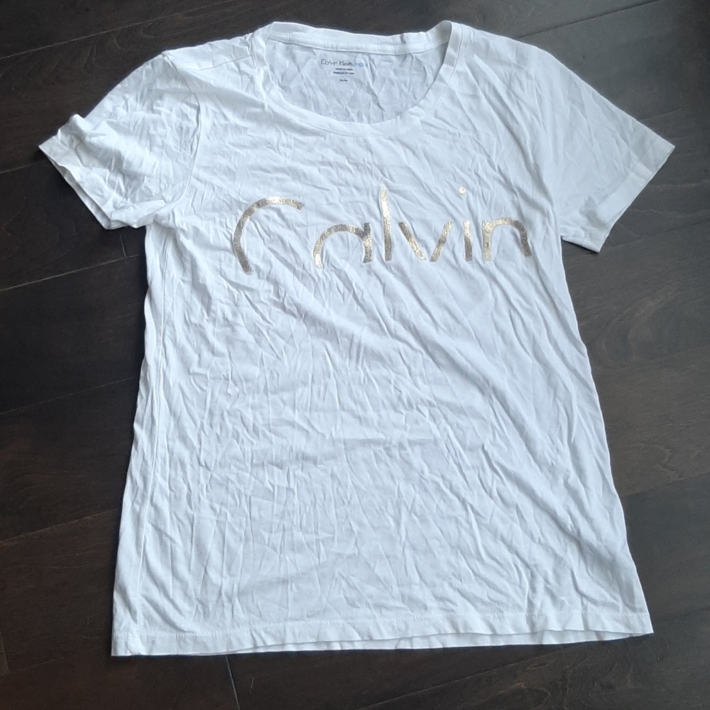 NWOT Calvin Klein t shirt